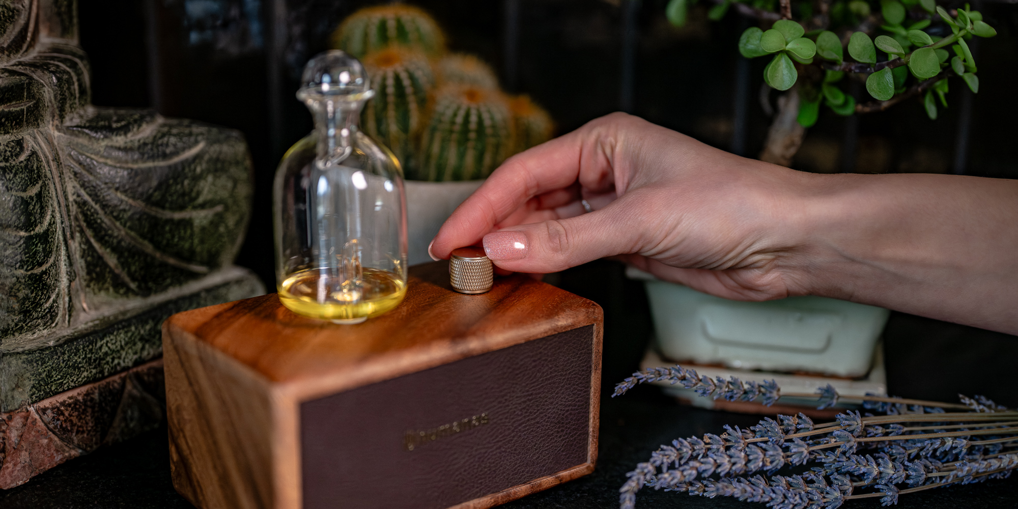 width=100% Dyfuzor olejków, aromatyzer zapachowy Humanas Natural Wood - drewno orzecha włoskiego